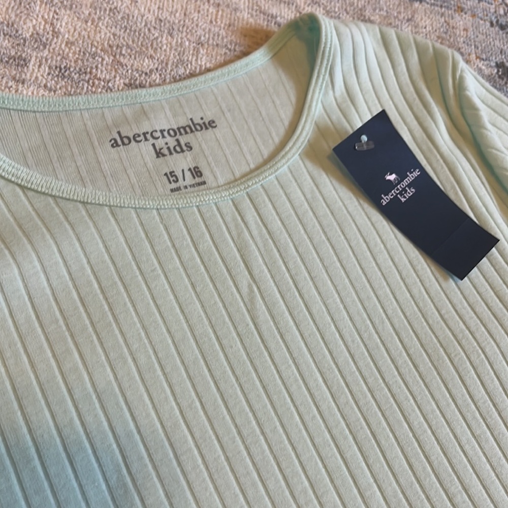 Abercrombie Kids Tee Top - NWT - Picture 4 of 4